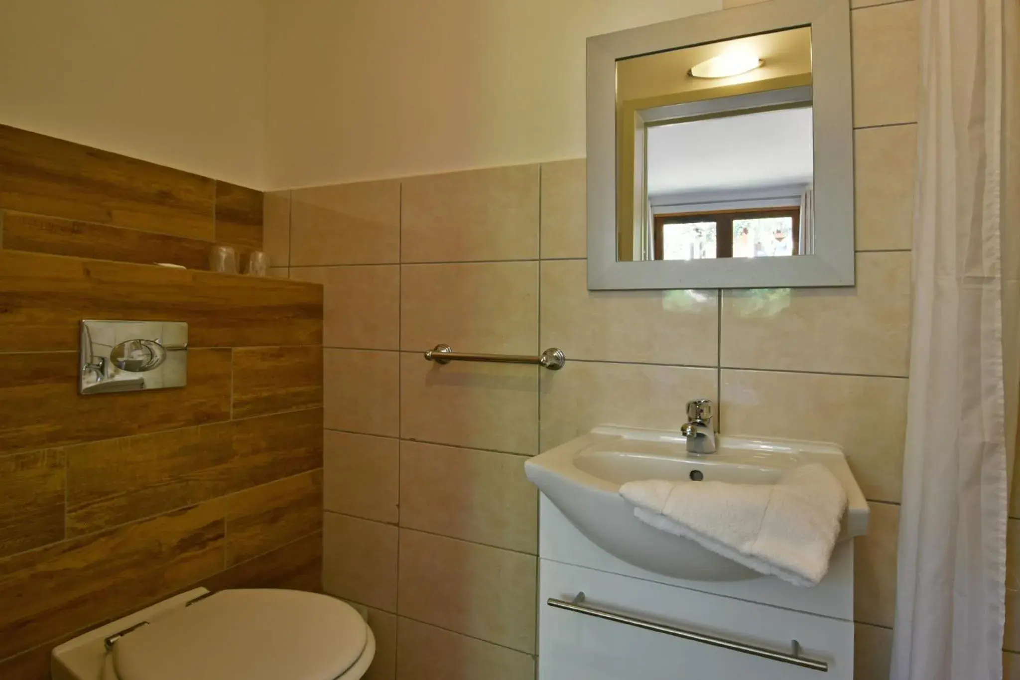 Toilet in Bungalows Du Maquis